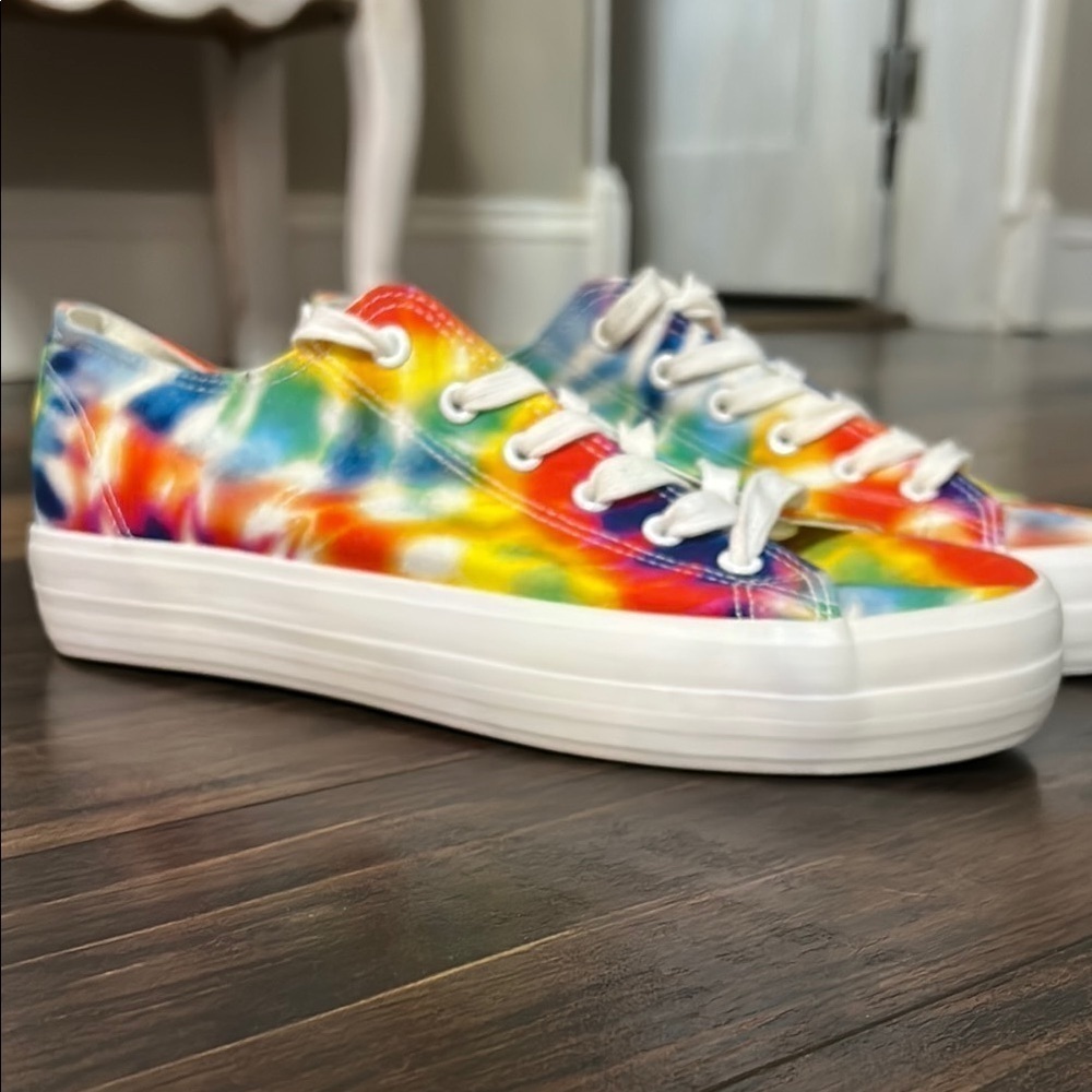 Restricted Red and Orange Sneakers for Vibrant Style